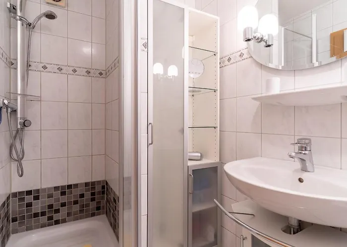 Haus-deichsfenne-app-1-eg アパート